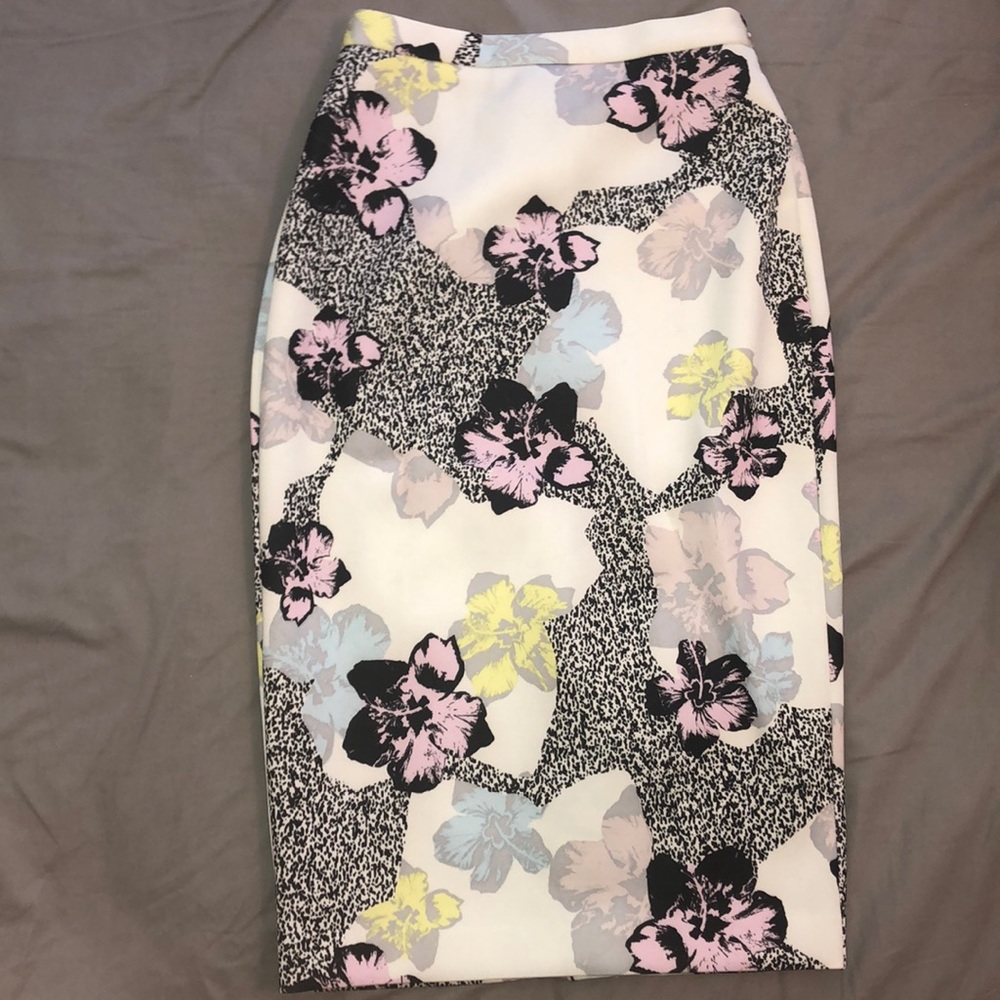 Floral bodycon knee length skirt